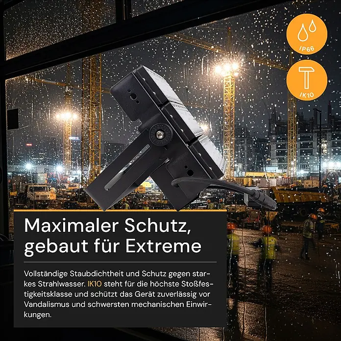 Enovalite LED-Strahler - 300 W, 39.000 lm, IP66 - Schwarzer LED-Fluter vor einer beleuchteten, regennassen Baustelle. Symbolisiert Schutz für extreme Bedingungen (IP66, IK10).