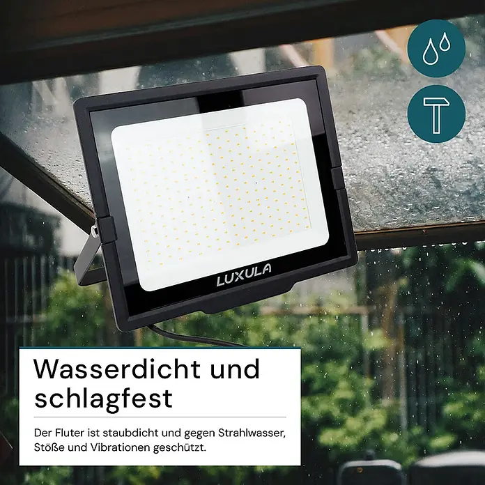 Luxula LED-Strahler - 200 W, 20.000 lm, 4.000 K, IP65 - Schwarzer LUXULA LED-Fluter, wasserdicht und schlagfest, montiert im Freien.