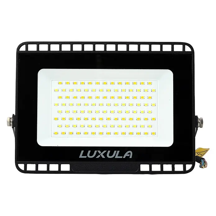 Luxula LED-Strahler - 50 W, 5.000 lm, IP65 - Schwarzer Luxula LED-Fluter mit einer Platte sichtbarer gelblich getönter LED-Chips.