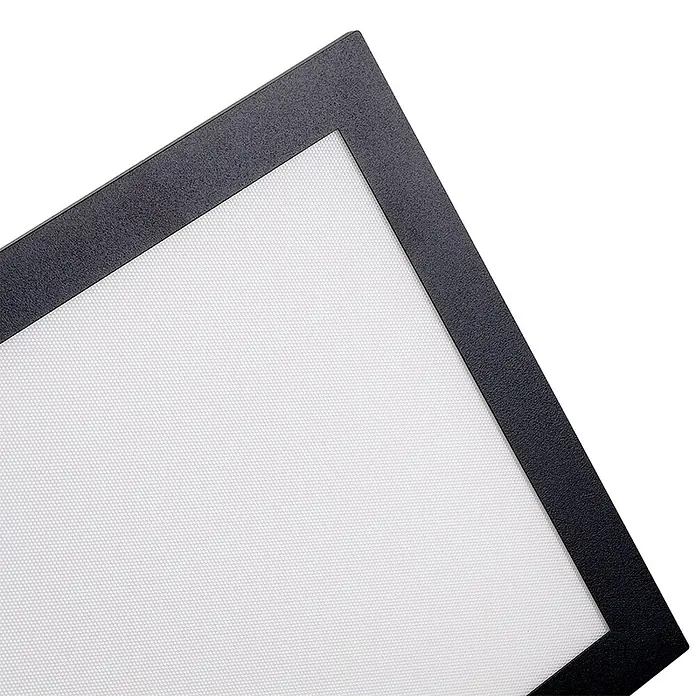 Luxula LED-Deckenleuchte - 40 W, Schwarz, Mehrfarbig - Ecke eines schwarz gerahmten Leuchtpads oder Bildschirms mit strukturierter weißer Oberfläche.