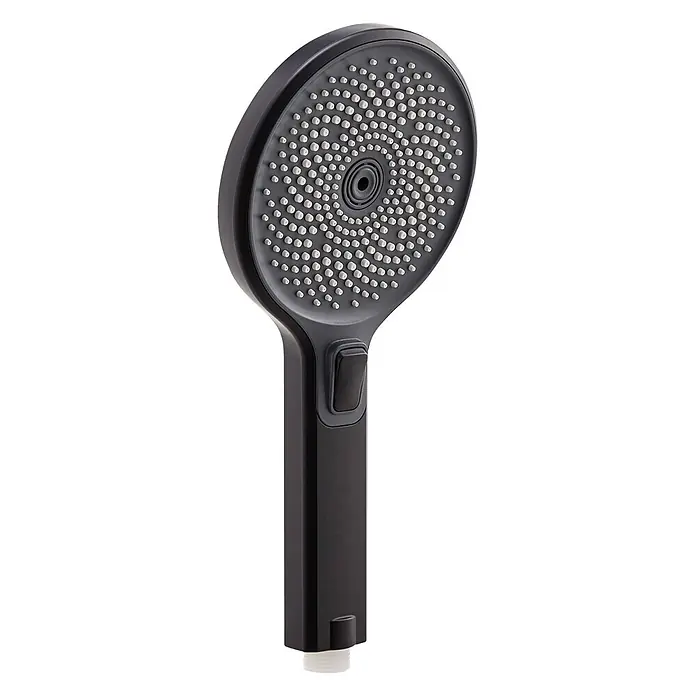 SCHÖNER WOHNEN-Kollektion Brausegarnitur Handbrause Biella Wassersparend Mattschwarz - Art Strahl: Regenstrahl, Regen-Mix-Strahl, Massagestrahl, Mattschwarz - Mattschwarzer Handbrausekopf mit mehreren Sprühdüsen und einem Steuerschalter am Griff.