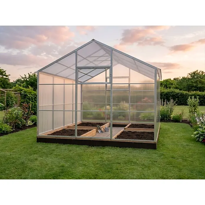 Garten Dream Gewächshaus Flora, 4mm Polycarbonat - 300 x 600 cm, Material Seitenwand: Kunststoff, 4 mm, Silber - Ein modernes Gewächshaus mit Aluminiumrahmen und lichtdurchlässigen Platten, ausgestattet mit erhöhten Holzpflanzbeeten im Inneren.