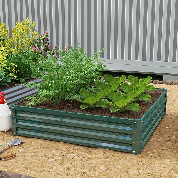 Outsunny Hochbeet Dunkelgrün 120L x 120B x 30H cm -  - Dunkelgrünes Hochbeet aus Wellblech mit Pflanzen in einer Gartenumgebung.