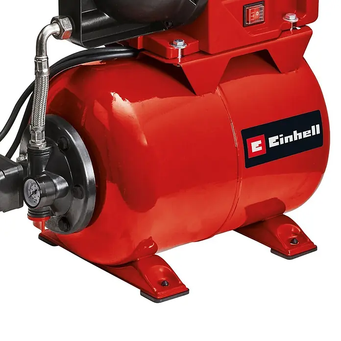 Einhell Hauswasserwerk GC-WW 1045 N - 1.050 W, 20 l, Max. Fördermenge: 4.500 l/h, Max. Druck: 3 bar - Rote Wasserpumpe/Druckbehälter mit Metallanschlüssen, Manometer und Ein/Aus-Schalter.