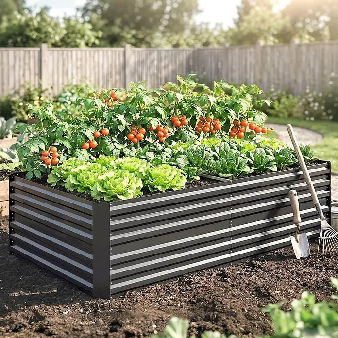 Furnicato Hochbeet - 180 x 90 x 59 cm, Stahl, Dunkelgrau - Großes dunkles Metall-Hochbeet, gewellt, gefüllt mit blühendem Gemüse in einer sonnigen Gartenumgebung.