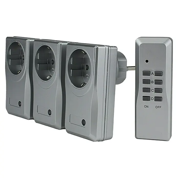 Voltomat Set de enchufes inalámbricos 3+1 - Plateado, 1.000 W - Regleta triple con mando a distancia para encender y apagar dispositivos. Una solución práctica para controlar los aparatos eléctricos.