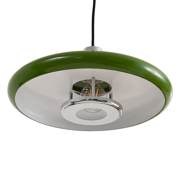 Lindby Pendelleuchte in grün, Hängelampe -  - Grüne Pendelleuchte mit weißer Innenseite und Chromring, der eine sichtbare Glühbirne hält.