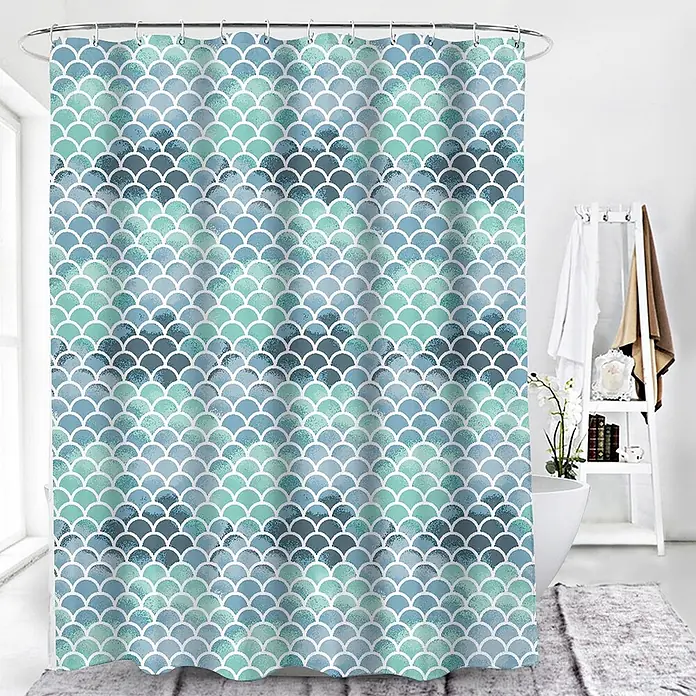 Euroshowers Duschvorhang Vågtopp 180 x 200 cm Wellenmuster Türkis -  - Blau-türkiser Duschvorhang mit Meerjungfrauenmuster in einem modernen Badezimmer.