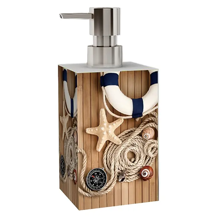 SANILO Seifenspender Maritime - L x B x H: 7 x 7 x 12 cm, Kunststoff, Beige - Seifenspender im maritimen Design mit Edelstahlpumpe, mit Holzplanken, Seestern, Rettungsring, Seil, Kompass und Muscheln.