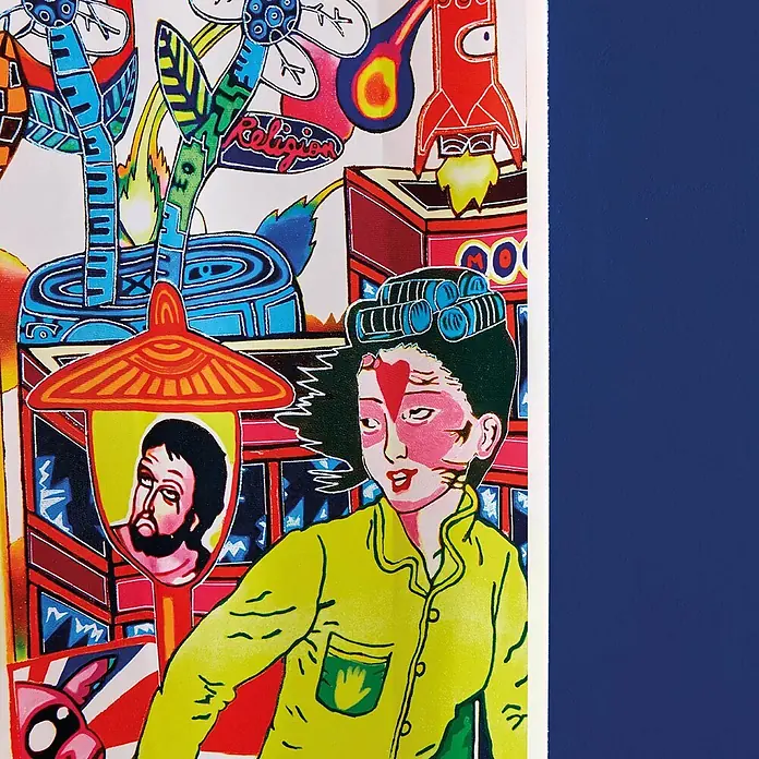 Tohaa Design Duschvorhang Love Story - Guive Khosravi -  - Lebendige Pop-Art-Illustration: Eine Frau mit Lockenwicklern und einem Herz im Gesicht, in gelbem Hemd, inmitten eines farbenfrohen, symbolischen Zimmers.
