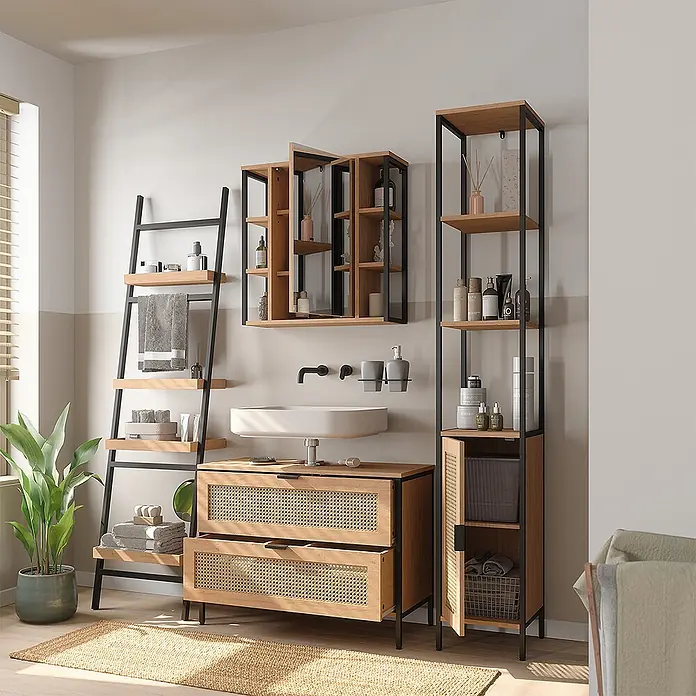 Vicco Badmöbel-Set - Eiche, Matt - Badezimmermöbel-Set aus Holz und schwarzem Metall, mit Waschtisch, Wandschrank und Regalen, in einem modernen Badezimmer.