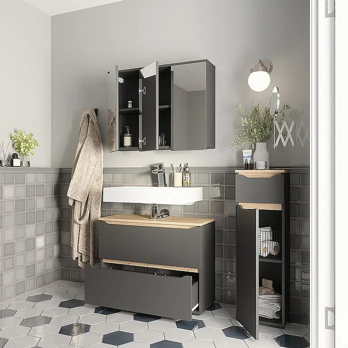 Badmöbel-Set Ruben 80.2 cm Anthrazit Art.-Nr. 65882 -  - Modernes dunkelgraues Badezimmermöbel-Set mit Naturholz-Akzenten, bestehend aus Waschtischunterschrank, Spiegelschrank und Hochschrank.