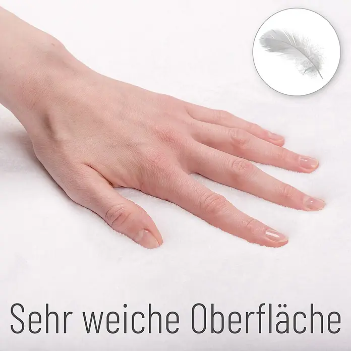 SANILO Badteppich Golden Leaves 70 x 110 cm - 70 x 110 cm, Polyester, Goldfarben - Hand drückt in eine weiße, sehr weiche Oberfläche, symbolisiert durch ein Feder-Icon.