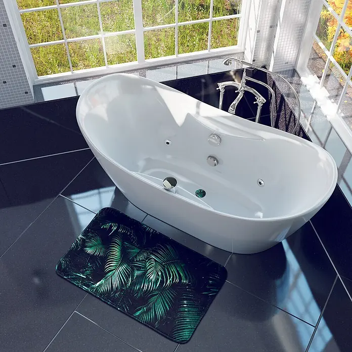 SANILO Badteppich Palmdream 50 x 80 cm - 50 x 80 cm, Polyester, Schwarz - Weiße freistehende Badewanne in modernem Bad, ergänzt durch eine grüne Palmenblatt-Badematte.