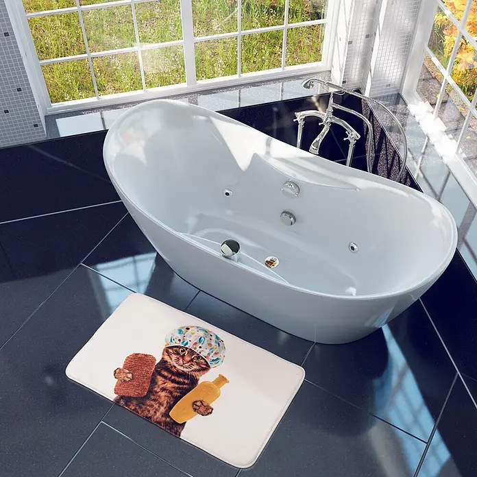 SANILO Badteppich Shower Cat 70 x 110 cm - 70 x 110 cm, Polyester, Braun - Weiße Badematte mit einem verspielten Katzendesign, das eine Katze mit Duschhaube, Bürste und Flasche zeigt, auf dunklen Badezimmerfliesen.