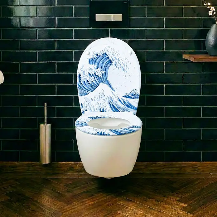 Wodea WC-Sitz   -  Wave -  - Toilette mit blau-weißem „Große Welle“ bedrucktem Sitz und Deckel, die einem modernen Badezimmer eine künstlerische Note verleiht.