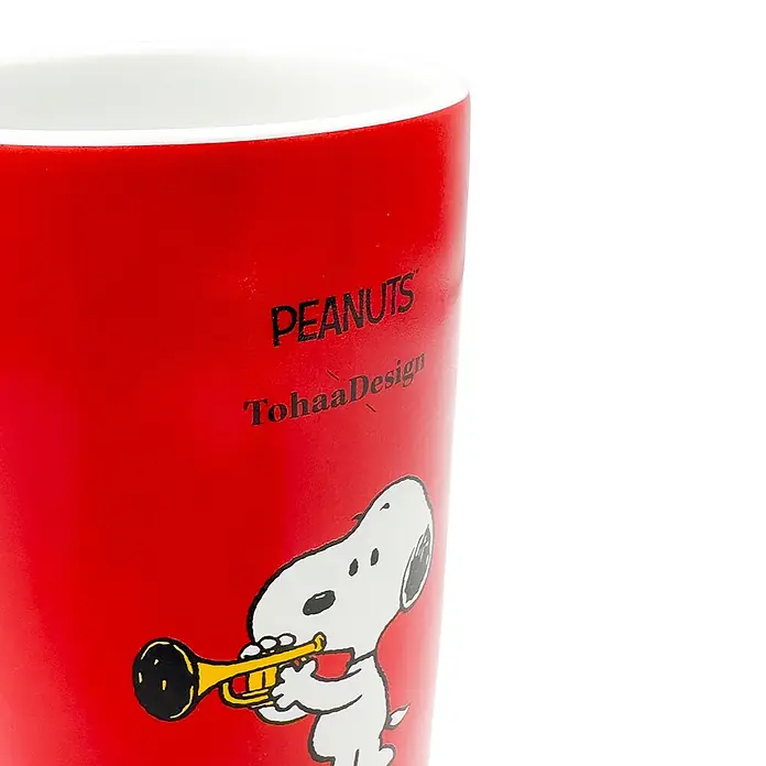 Tohaa Design Zahnputzbecher Peanuts Records - Peanuts -  - Rote Tasse mit „PEANUTS“-Text und Snoopy, der Trompete spielt.