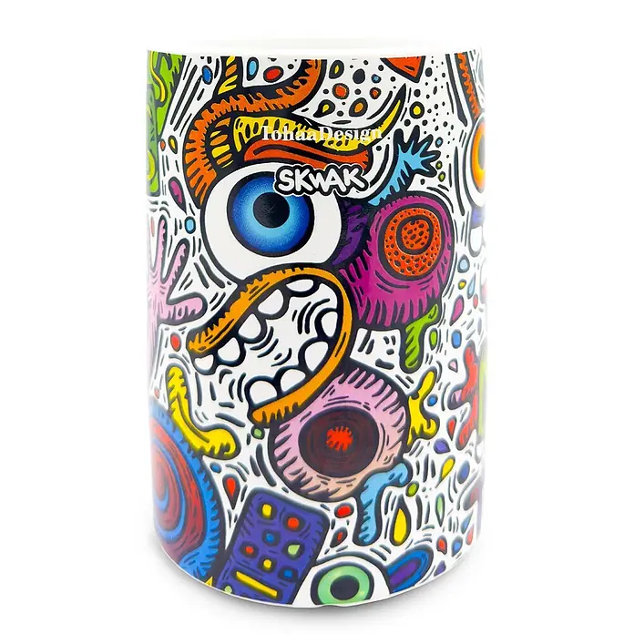 Tohaa Design Zahnputzbecher Crazy Maniac - Skwak -  - Weiße Keramiktasse mit einem lebhaften, farbenfrohen, abstrakten Doodle-Kunst-Design mit Augen, Kringeln und dem Text 'Toha Design SKWAK'.