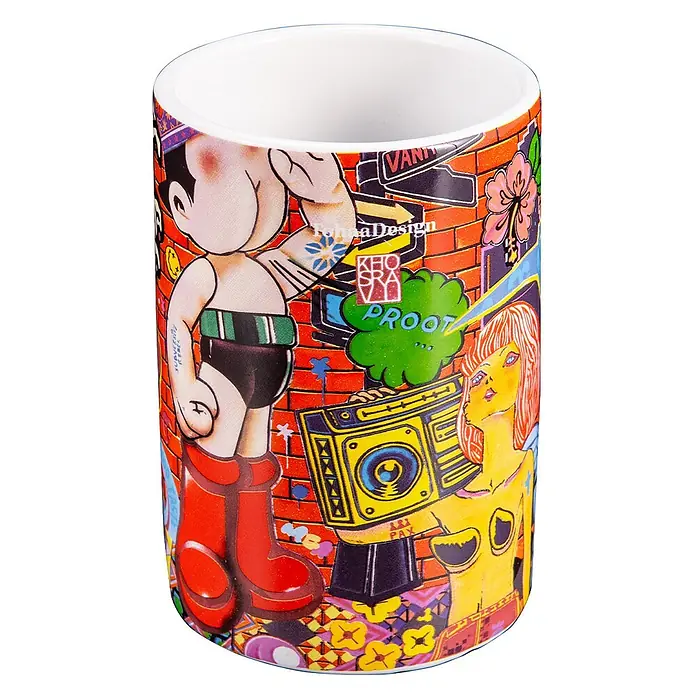Tohaa Design Zahnputzbecher Vanity Fair - Guive Khosravi -  - Weiße Keramiktasse mit lebendigem Graffiti- und Pop-Art-Design, das eine Zeichentrickfigur, eine Frau und einen Boombox zeigt.