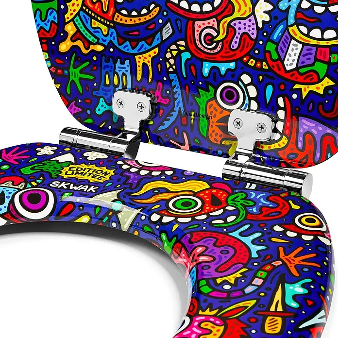Tohaa Design WC-Sitz Maniac King - Édition limitée - Skwak -  - Bunter WC-Sitz mit abstraktem Graffiti-Design, Chromscharnieren und der Aufschrift 'Limited Edition SKWAK TohaaDesign'.