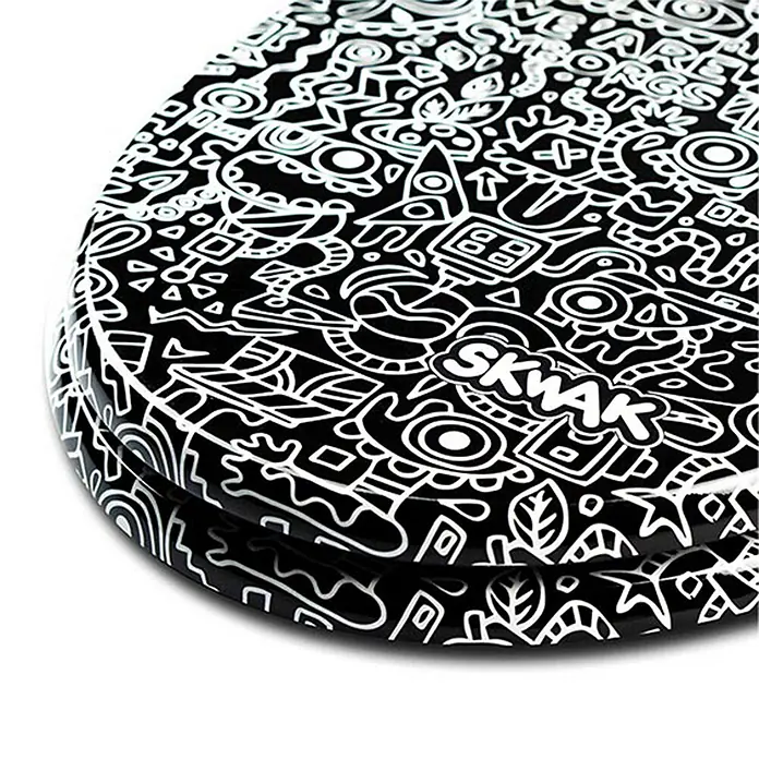 TohaaDesign WC-Sitz Cyborg - Skwak -  - Schwarzer Toilettendeckel mit weißer Doodle-Kunst und „SKWAK“-Schriftzug.