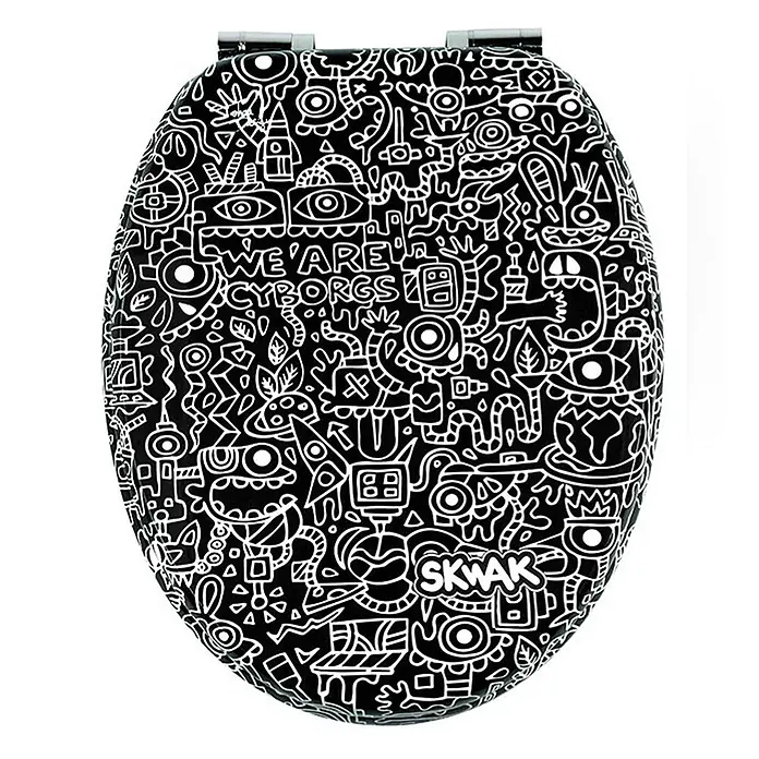 TohaaDesign WC-Sitz Cyborg - Skwak -  - Schwarzer Toilettensitz mit weißer Doodle-Kunst, inklusive Text 'WE ARE CYBORGS' und 'SKWAK'.