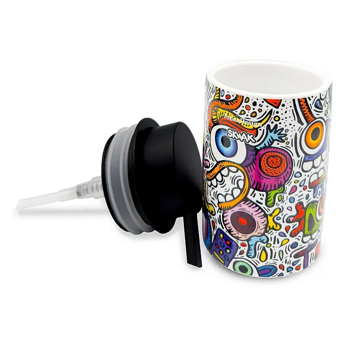 TohaaDesign Seifenspender - L x B x H: 14 x 10 x 14 cm, Keramik, Mehrfarbig - Weißer Keramik-Flüssigkeitsspender mit farbiger Graffiti-Kunst, schwarzem Pumpaufsatz und transparentem Strohhalm.
