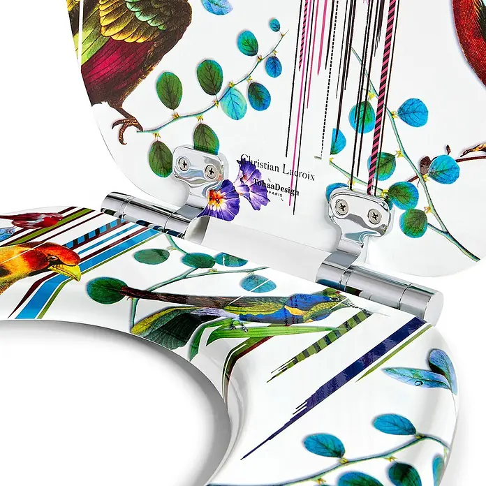TohaaDesign WC-Sitz Birds Sinfonia - Maison Christian Lacroix -  - Weißer Toilettensitz mit lebhaftem Vogel- und Blattmuster, verchromten Scharnieren und Designer-Branding.
