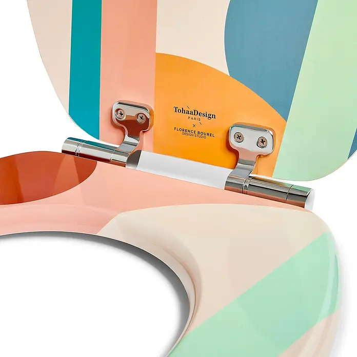 TohaaDesign WC-Sitz Roma - Florence Bourel -  - Toilettensitz mit farbenfrohem, abstraktem geometrischem Muster in Pastelltönen, verchromten Scharnieren und Acrylstange.