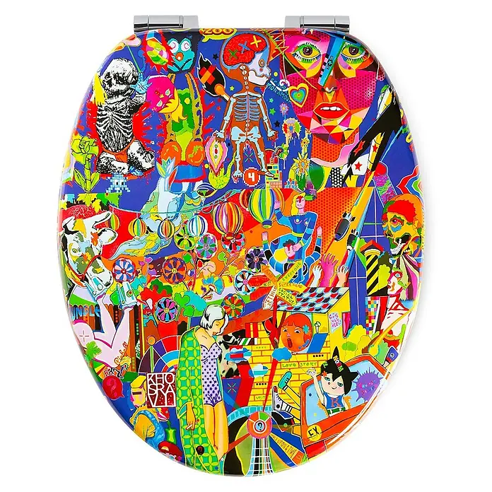 TohaaDesign WC-Sitz Grave - Guive Khosravi -  - Ein lebendiger, vielfarbiger Pop-Art-Toilettensitzbezug mit einer komplexen Collage aus Figuren, Text und abstrakten Mustern.