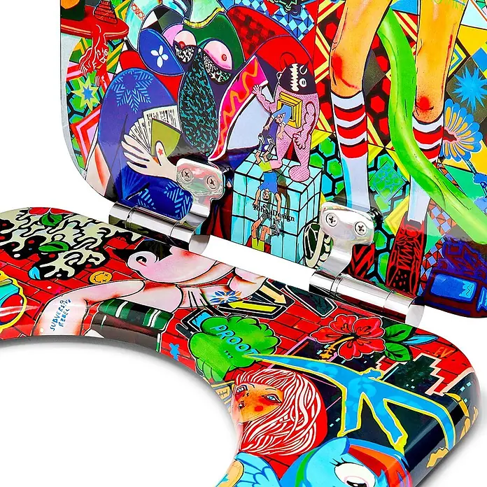Tohaa Design WC-Sitz Vanity Fair Modern-D - Guive Khosravi -  - Lebhafter Toilettensitz im Pop-Art-Stil mit bunten Graffiti-ähnlichen Mustern auf Deckel und Sitz, mit verschiedenen Figuren und Designs.