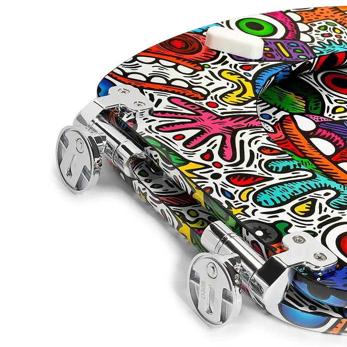 TohaaDesign WC-Sitz Crazy Maniac - Skwak -  - Buntes faltbares Deck mit Graffiti-Muster, Chromscharnieren und Rädern.