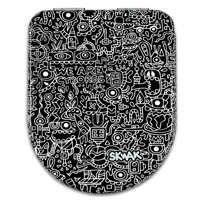 Tohaa Design WC-Sitz Cyborg Modern-D - Skwak -  - Schwarzer Toilettensitz mit weißer Doodle-Kunst, Schriftzug "WE ARE CYBORGS" und "SKWAK"-Logo, oben mit silbernen Scharnieren.