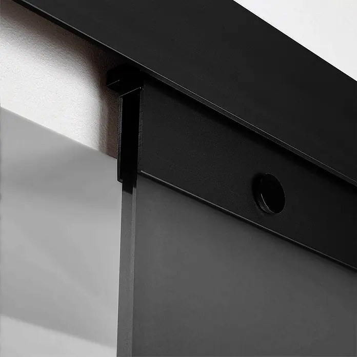 Glasschiebetür Komplettset Schwarz Satiniert 900x2035 Stabgriff Softclose 1 -  - Nahaufnahme eines schwarzen Schiebetürsystems mit dunklem Türblatt und rundem Griff.