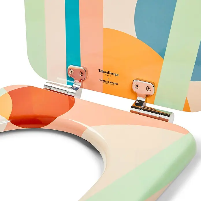 TohaaDesign WC-Sitz Roma Modern-D - Florence Bourel -  - Bunter, abstrakt gemusterter Toilettensitz in Pfirsich, Türkis und Grün mit glänzenden Chromscharnieren.