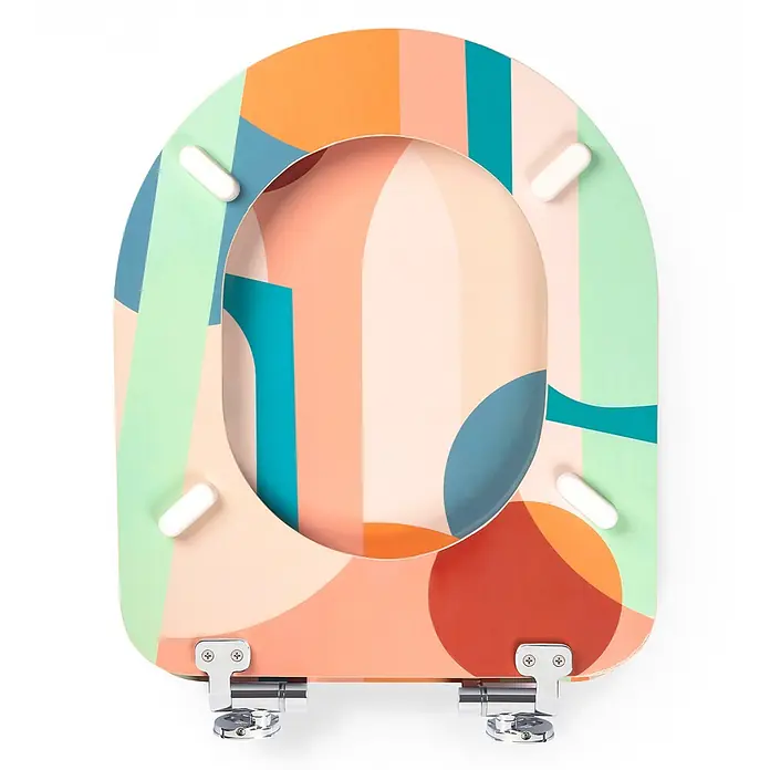 TohaaDesign WC-Sitz Roma Modern-D - Florence Bourel -  - Bunte Toilettenbrille mit abstraktem geometrischem Muster in Orange, Pfirsich, Türkis und Grün, mit weißen Puffern und Chromscharnieren.