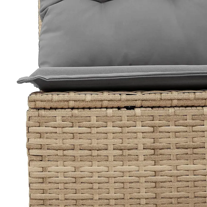 Furnicato Gartensessel mit Liegefunktion aus PE-Rattan, Beige -  - Nahaufnahme von hellbraunen Outdoor-Möbeln im Rattan-Stil mit einem dunkelgrauen Kissen.