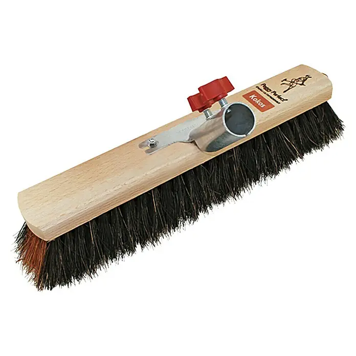 Saalbesen Premium - Breite Besen: 40 cm, Kokos - Abgebildete Kokos-Bürste mit Holzrücken, Borsten und Metallhalterung. Das Reinigungswerkzeug ist ideal für Haus und Garten.