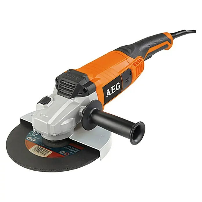 AEG Powertools Elektro-Winkelschleifer WS 22-230 E - 2.200 W, Durchmesser Scheibe: 230 mm, 6.600 U/min - Aufnahme des AEG Winkelschleifers, einer robusten Elektrowerkzeuglösung für Schleif- und Trennanwendungen, mit ergonomischem Design und kraftvollem Motor.