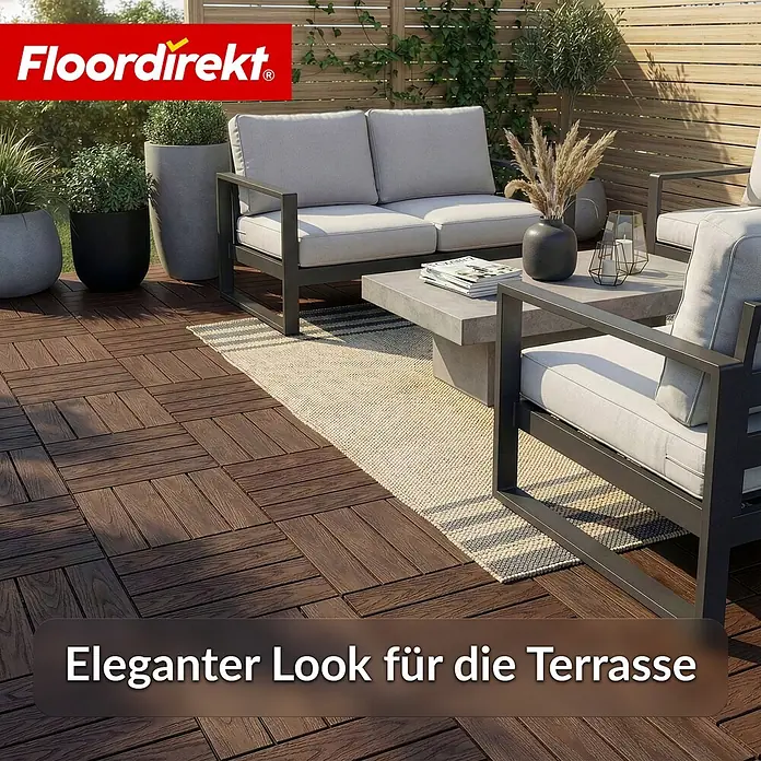 Floordirekt Klickfliese Noble 3D - 30 x 30 cm - 11er Set - 1 m² - Moderne Terrassenfliese - Braun - WPC, 11 Stk. - Dunkelbraune Klickfliesen für eine elegante Terrassengestaltung, umgeben von modernen Gartenmöbeln und Pflanzen.