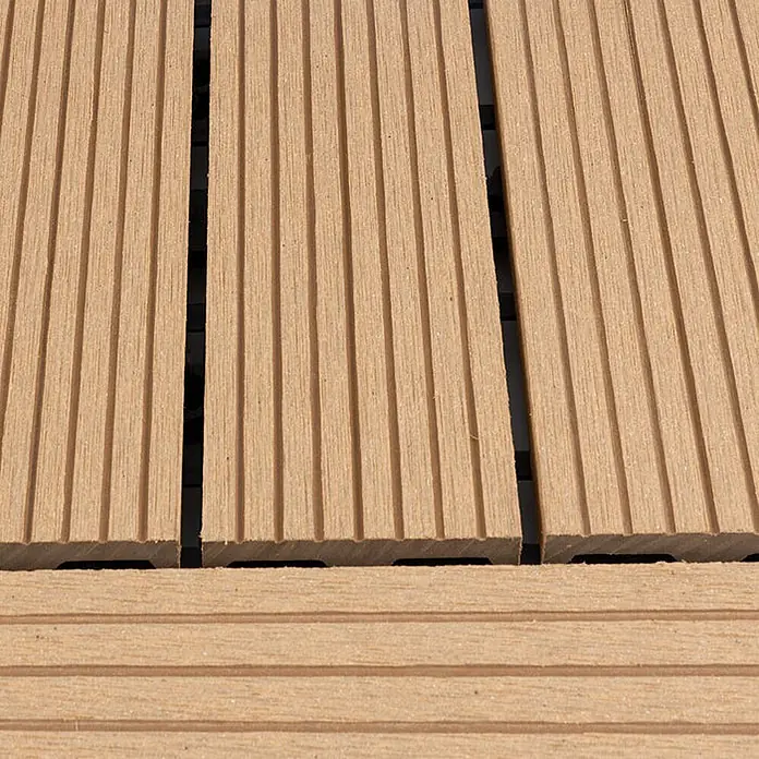 Floordirekt WPC-Klickfliese Classic Teak 30 x 30 cm 11er-Set -  - Hellbraune Verbund-Klickfliesen mit geriffelter Oberfläche.