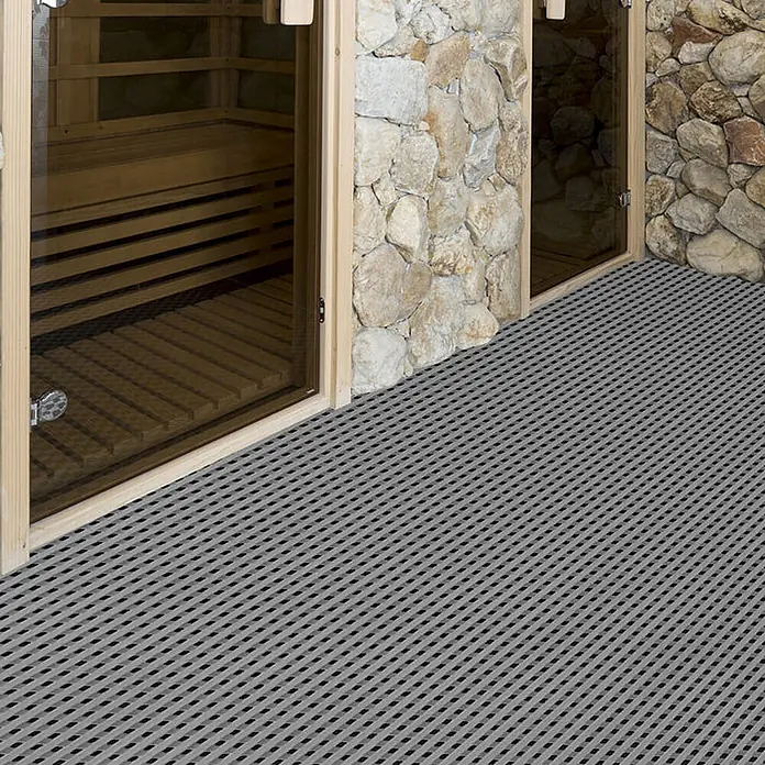 Floordirekt Antirutschmatte Adria - Arbeitsplatzmatte für Nasszonen - Grau - 120 x 100 cm -  - Graue perforierte Antirutschmatte vor Saunen, ideal für Nassbereiche.