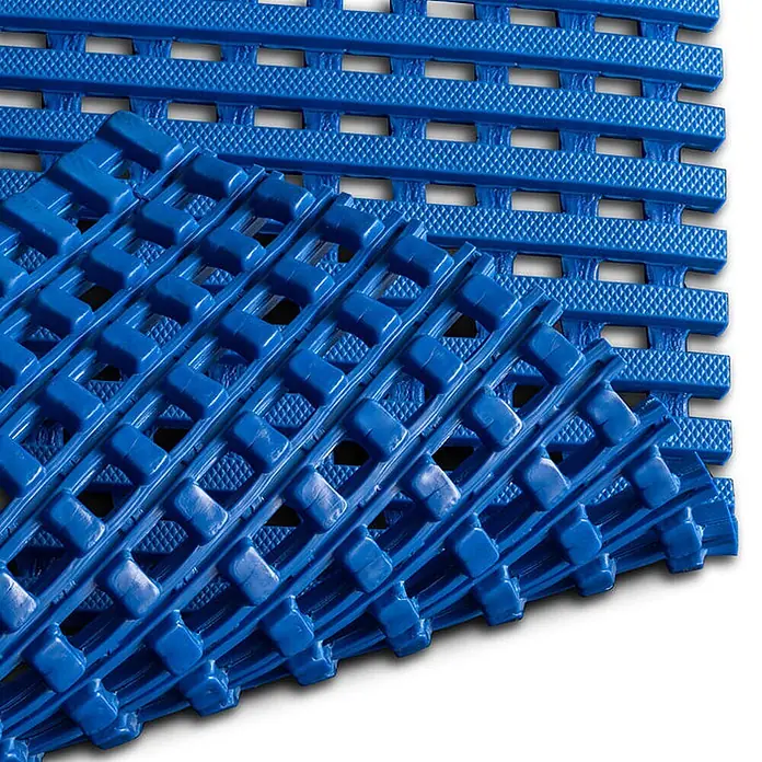 Floordirekt Antirutschmatte Adria - Arbeitsplatzmatte für Nasszonen - Blau - 120 x 800 cm -  - Blaue, texturierte, modulare Gittermatte für Entwässerung und Rutschfestigkeit in Nassbereichen.