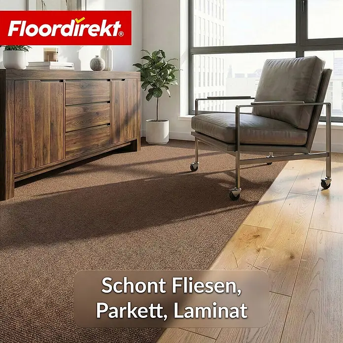 Floordirekt Teppichboden Meterware Malta - aus Nadelvlies - mit Schaumrücken - Dunkelbraun - 200 x 100 cm - Nadelfilz, Polypropylen, Dunkelbraun - Brauner, strukturierter Bodenschutzteppich, der teilweise einen hellen Holzfußboden mit einem Stuhl bedeckt. Schützt Fliesen, Parkett und Laminat.