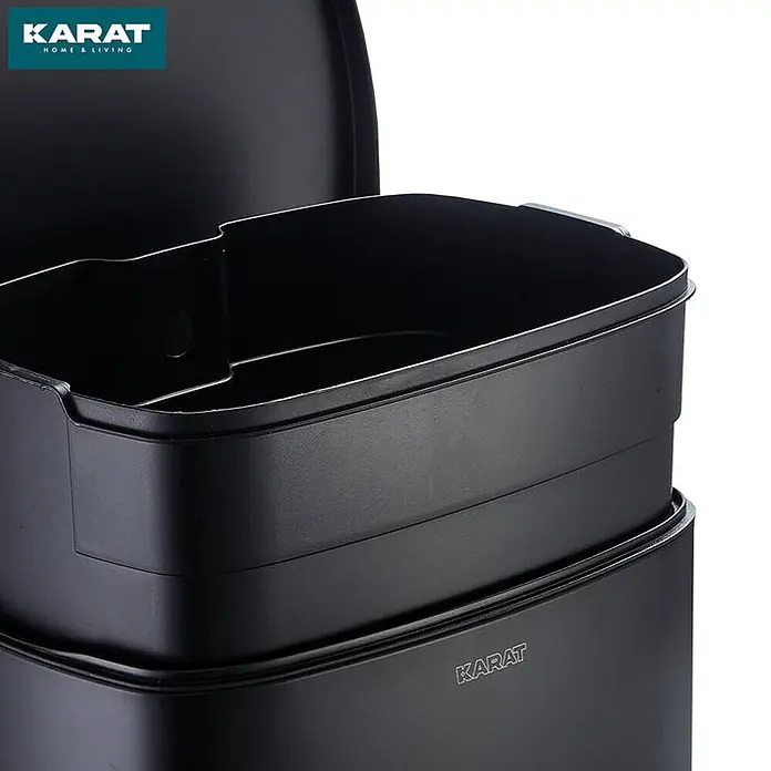 Floordirekt Mülleimer Dustin aus Edelstahl Absenkautomatik 50 Liter Schwarz -  - Schwarzer Abfalleimer mit offenem Deckel, der eine interne Trennwand und ein Fach zeigt.
