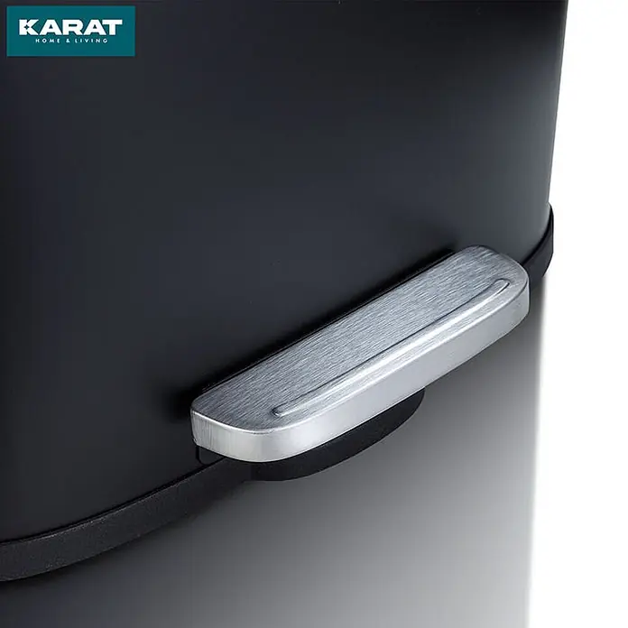 Floordirekt Mülleimer Dustin aus Edelstahl Absenkautomatik 50 Liter Schwarz -  - Schwarzer Treteimer mit gebürstetem, silbernem Pedal zum berührungslosen Öffnen.