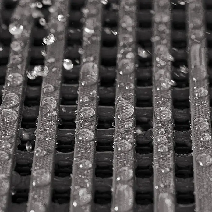 Floordirekt Antirutschmatte Adria - Arbeitsplatzmatte für Nasszonen - Grau - 120 x 100 cm -  - Monochrome, texturierte, gerillte Oberfläche mit Wassertropfen, die eine rutschfeste oder Drainagematte andeutet.