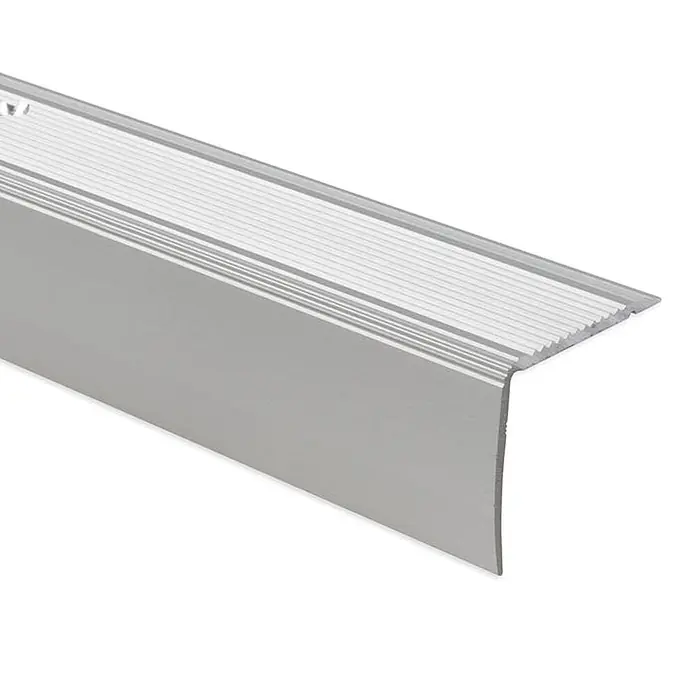 Floordirekt Treppenkantenprofil Integral 134 x 3 x 2 cm Silber - Aluminium, Silber - Silberne Aluminium-Treppenkante mit rutschfesten Rillen.