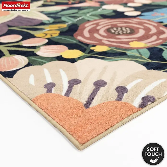 Floordirekt Kurzflorteppich Tropica 160 x 230 cm - Multicolor - Weicher Teppich mit Blumenmuster, großen beigefarbenen, pfirsichfarbenen und braunen Blüten, gelben Akzenten und grünen Blättern auf dunklem Grund.