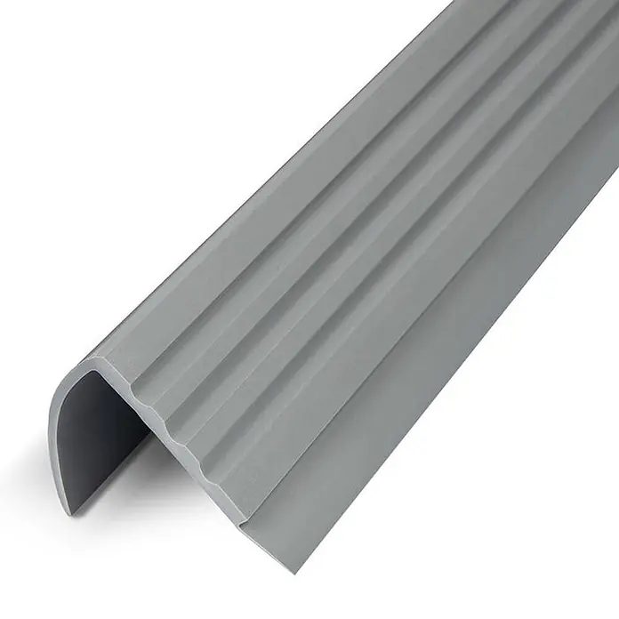 Floordirekt Treppenkantenprofil Michigan 120 cm Grau - Kunststoff, Grau - Graue L-förmige Antirutsch-Treppenkante mit geriffelter Oberfläche zum Kantenschutz.